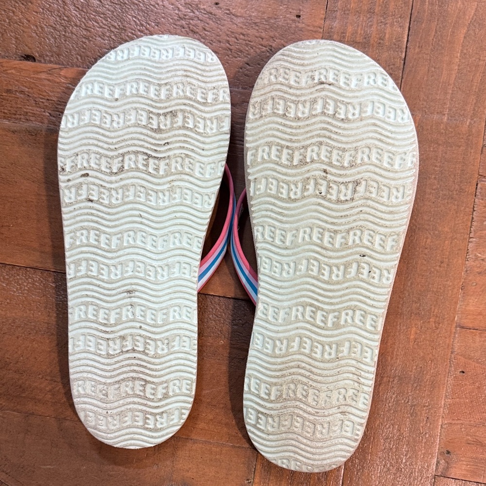 Reef Girls Flip Flops with Pink and Blue Straps Size 3 - Picture 2 of 2